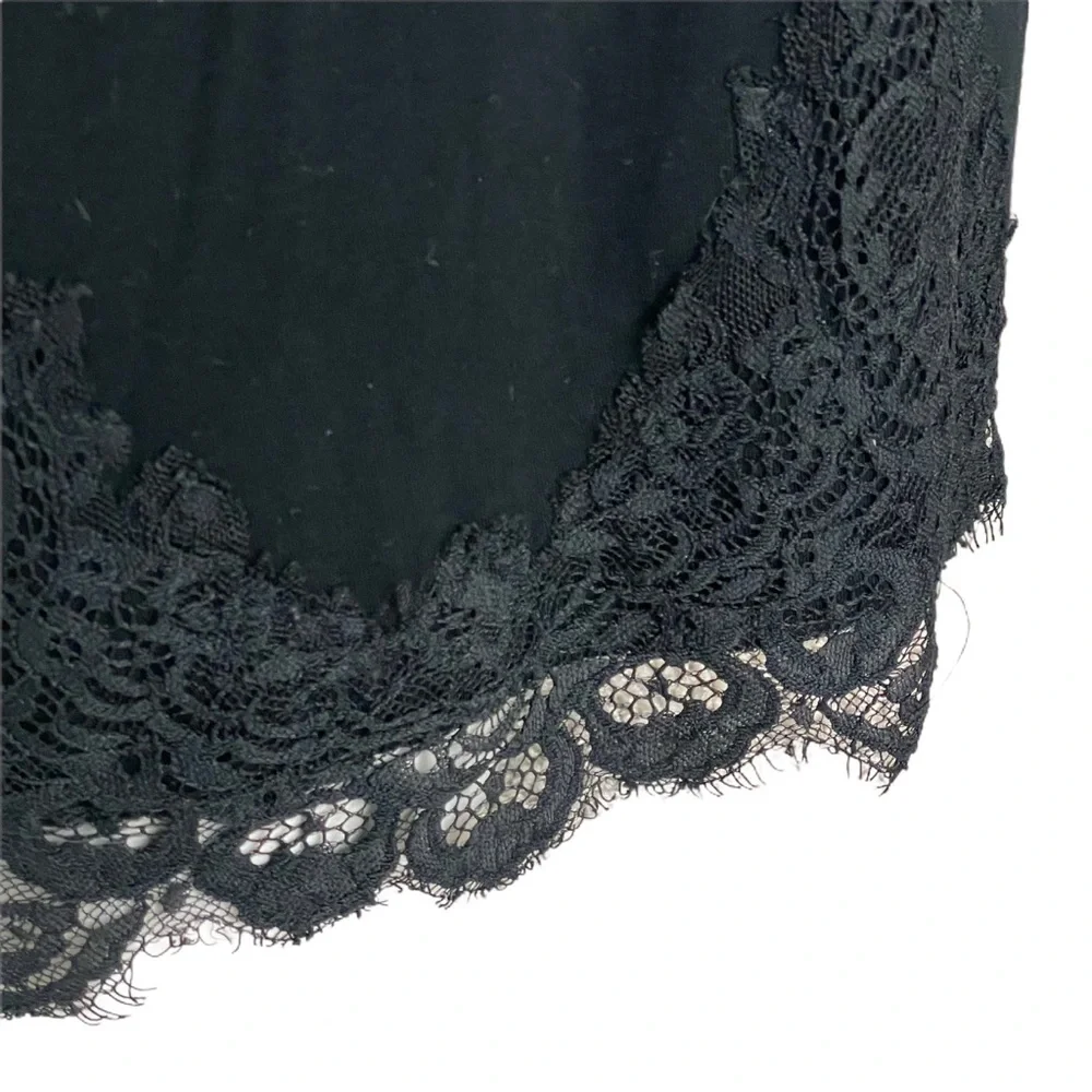 Torrid Super Soft Black Floral Embroidered Tee Shirt Size 2 E277 - Picture 7 of 11